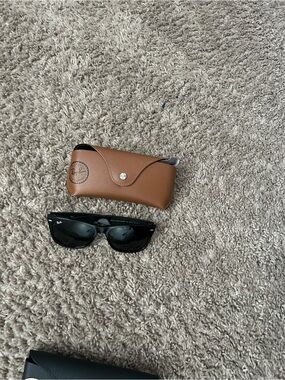 Ray-Ban Men's Black Sunglasses with Brown Case